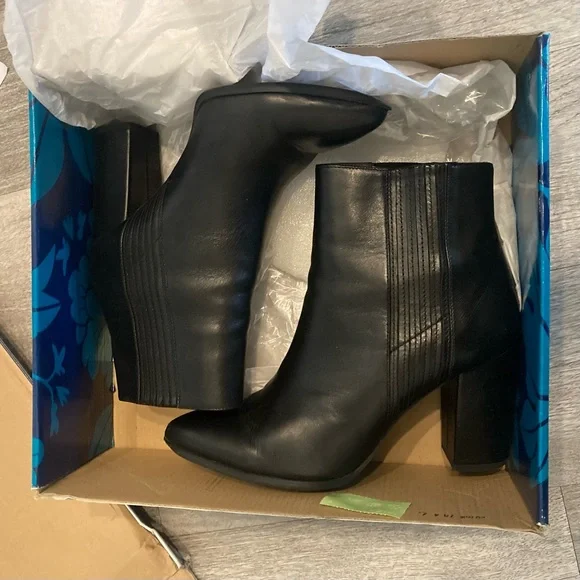 Seychelles Leather Black Ankle Boots - Picture 2 of 9